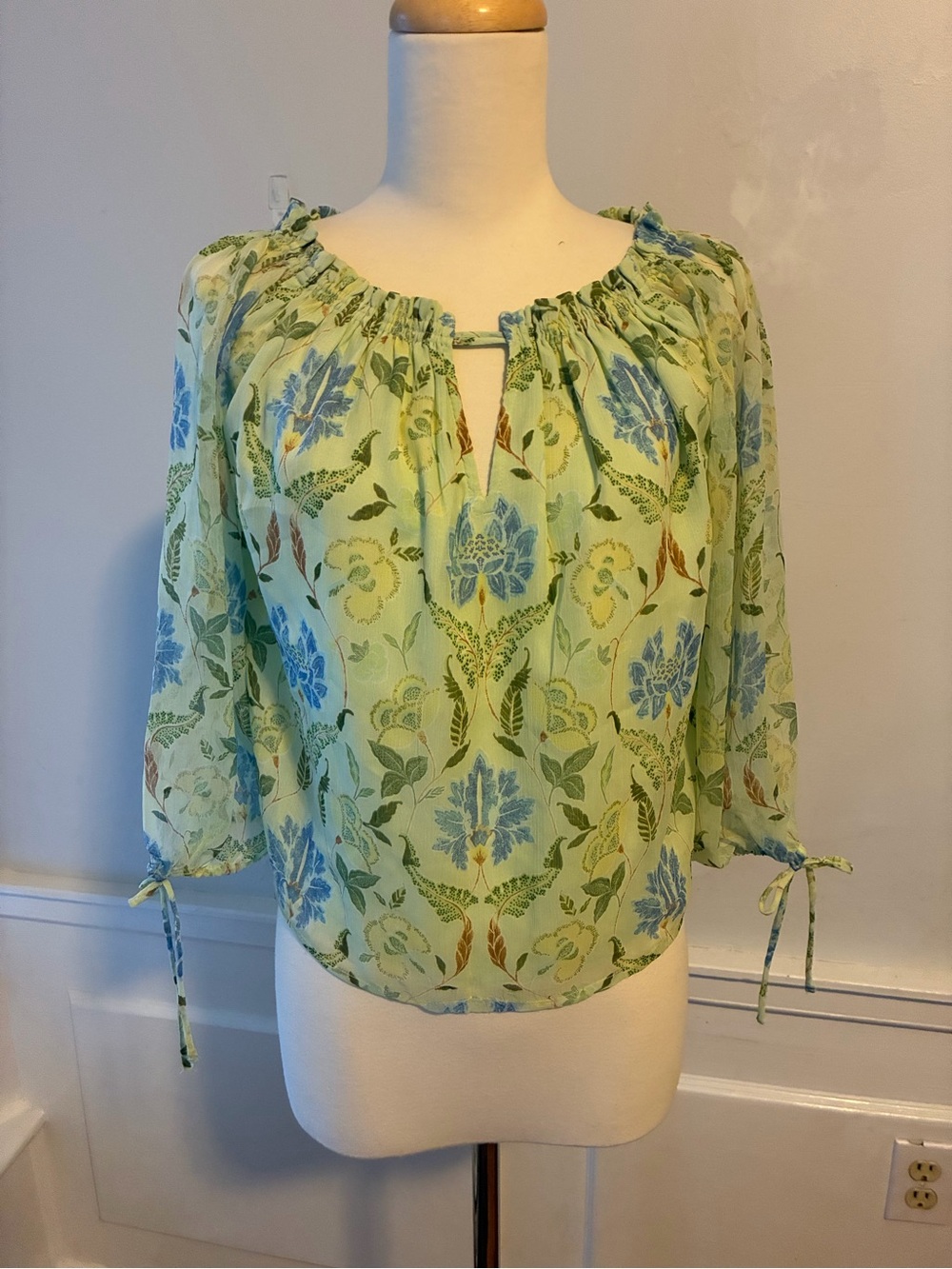 Ann Taylor Loft Light Green Floral Peasant Blouse - Women's Top Size XS